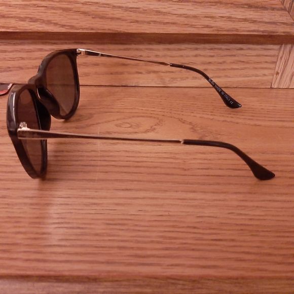 Ray Ban Erika's- like brand new condition - Picture 5 of 5